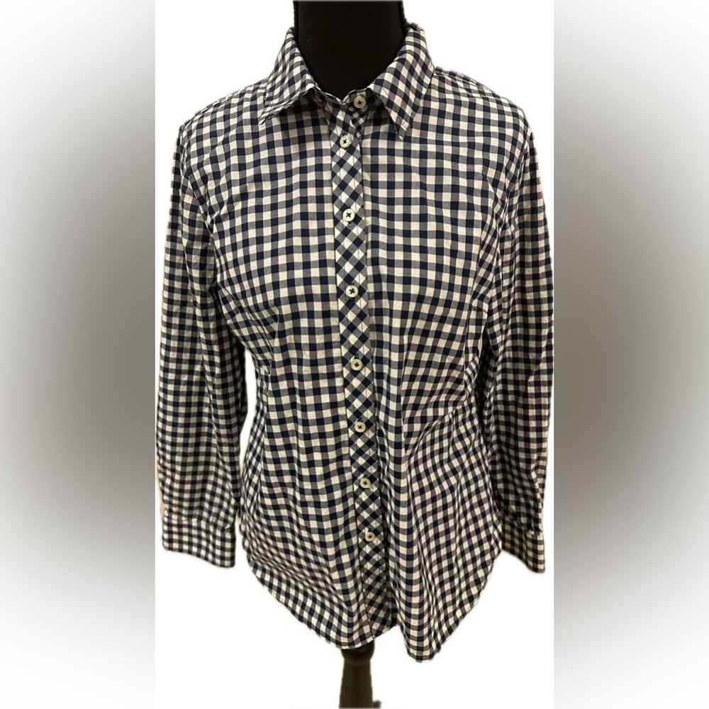 EUC Talbots women’s button-down medium petite top, 100% Cotton, blue plaid